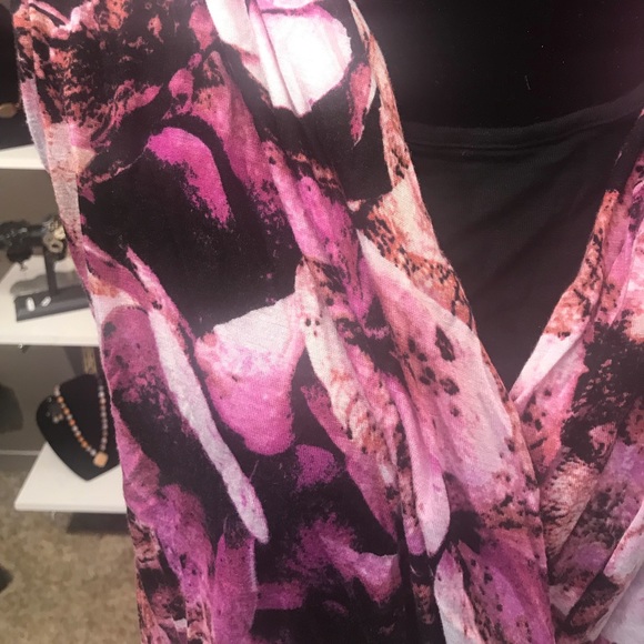 A blouse - Picture 2 of 4